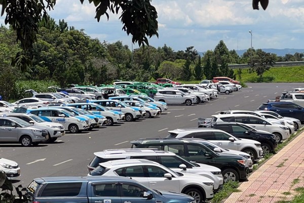 Cảnh giác với nhóm mạo danh các hãng taxi chặt chém du khách lên Đà Lạt