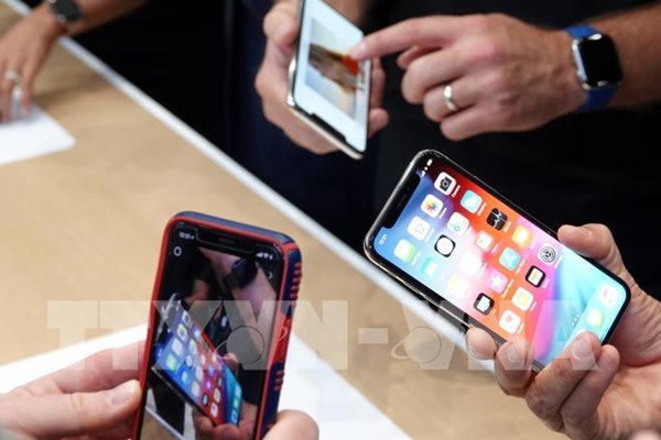 Mỹ: Nhu cầu điện thoại thông minh tăng lên trong dịp lễ dù lạm phát cao