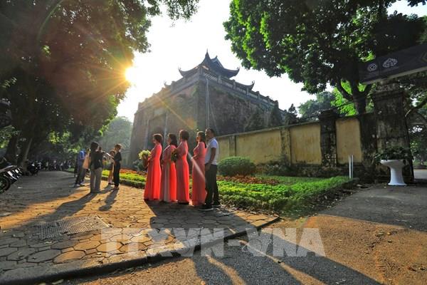 "Săn" nắng Thu sớm trên phố Phan Đình Phùng