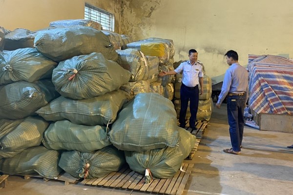 Bắc Ninh tạm giữ 8.000 đôi giầy kinh doanh trên Facebook có dấu hiệu giả mạo nhãn hiệu 