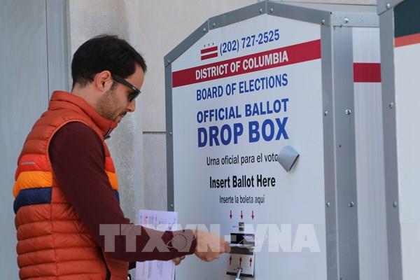 Bầu cử Mỹ: Đảng Cộng hòa và đảng Dân chủ bám đuổi sít sao