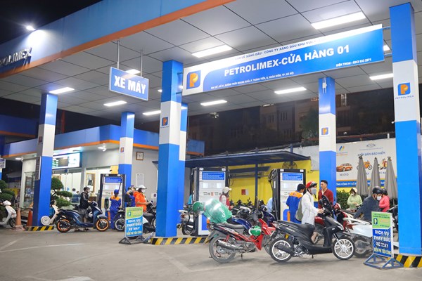 Bộ Tài chính tiếp tục đề nghị báo cáo chi phí nhập xăng dầu về Việt Nam