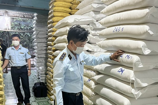 Thu giữ 6 tấn gạo không rõ nguồn gốc ở Bạc Liêu