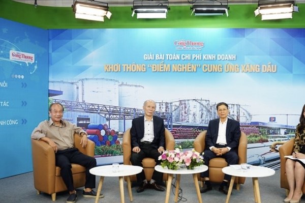 Bàn giải pháp khơi thông điểm nghẽn cung ứng xăng dầu