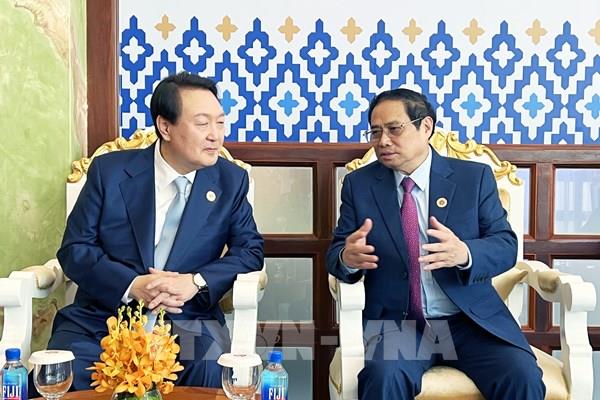 Hội nghị Cấp cao ASEAN: Thủ tướng Phạm Minh Chính gặp Tổng thống Hàn Quốc Yoon Suk-yeol