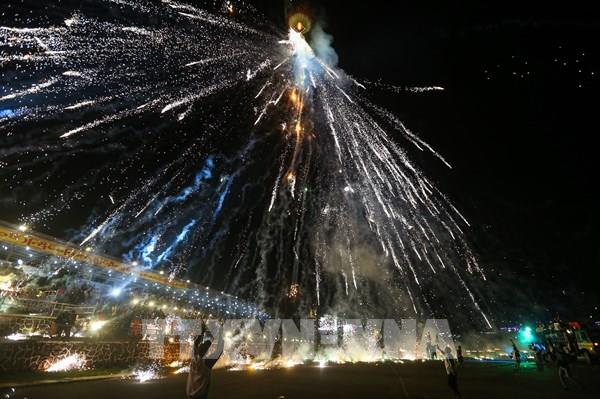 Lung linh Lễ hội ánh sáng Tazaungdaing