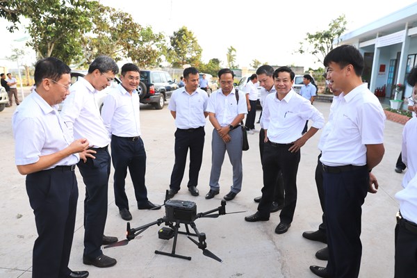 Nâng cao trình độ sử dụng thiết bị bay trong quản lý đường dây truyền tải điện