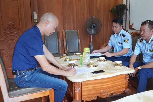 Quản lý thị trường ký cam kết với nhiều doanh nghiệp kinh doanh xăng dầu