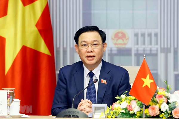 Chủ tịch Quốc hội Vương Đình Huệ đến thành phố Auckland, bắt đầu thăm chính thức New Zealand