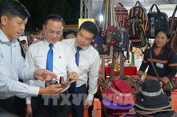 Hội chợ xúc tiến thương mại các HTX miền Trung - Tây Nguyên kéo dài 7 ngày