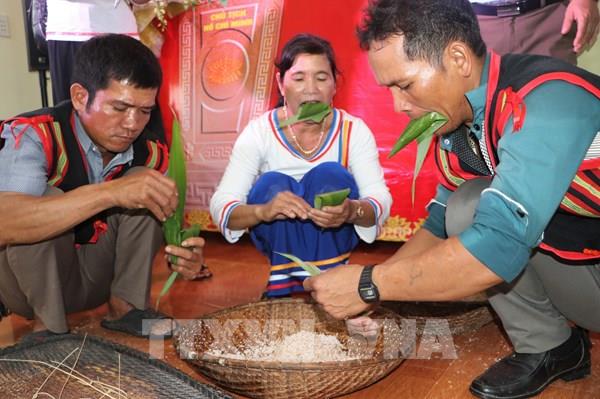 Độc đáo Tết Ngã rạ của đồng bào Cor ở Quảng Ngãi