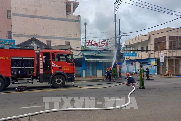 Cháy trụ điện ở trung tâm thành phố Cần Thơ