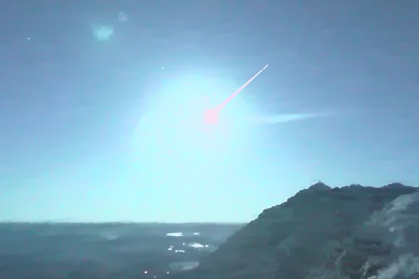 Sao băng chiếu sáng bầu trời ở Na Uy