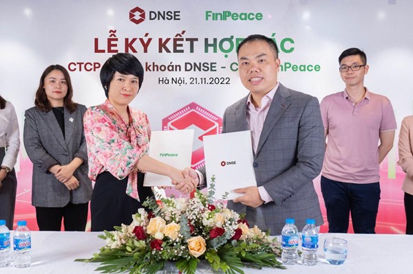 Chứng khoán DNSE và FinPeace hợp tác nâng hiệu quả đầu tư cho khách hàng