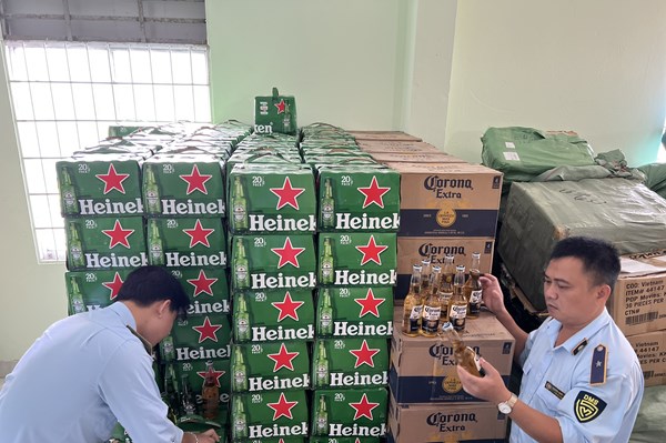  Tạm giữ gần 7.000 chai bia nghi nhập lậu