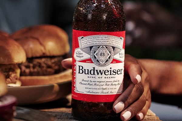 Budweiser tặng toàn bộ số bia không bán hết cho đội vô địch World Cup 2022