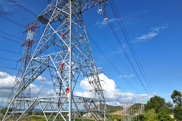 Di dời thêm 3 điểm giao chéo lưới điện 500kV với dự án đường cao tốc Bắc-Nam.