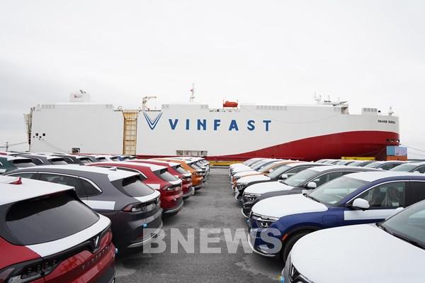 VinFast bàn giao gần 600 xe ô tô điện VF e34 và VF 8 trong tháng 11
