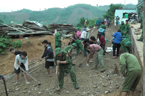 Bộ đội Biên phòng Lào Cai hỗ trợ người dân xã biên giới xây dựng hạ tầng nông thôn
