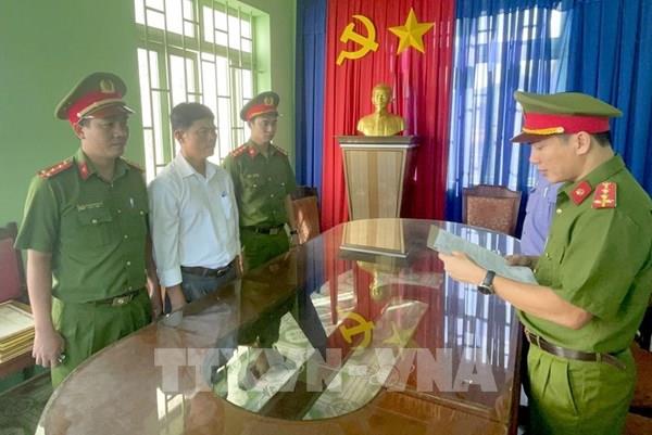 Bắt giam 2 nguyên Chánh văn phòng HĐND, UBND huyện Bù Đăng