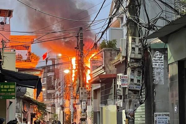 Hải Phòng: Cháy thiêu rụi căn nhà hai tầng