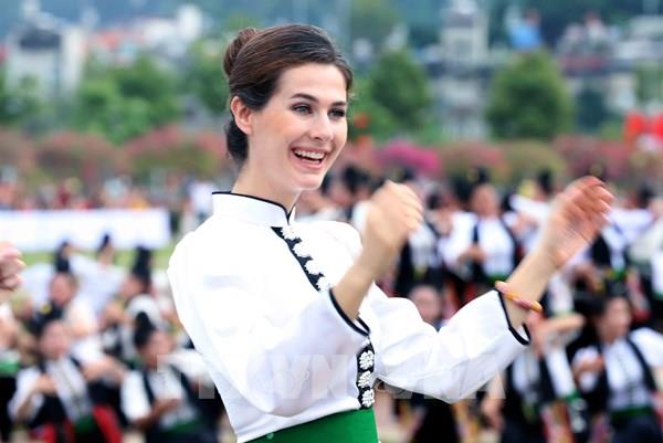 Thí sinh Cuộc thi Hoa hậu Du lịch thế giới trải nghiệm nghệ thuật xòe Thái