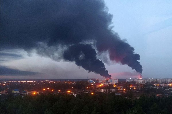 Hỏa hoạn tại kho chứa dầu ở miền Tây của Nga