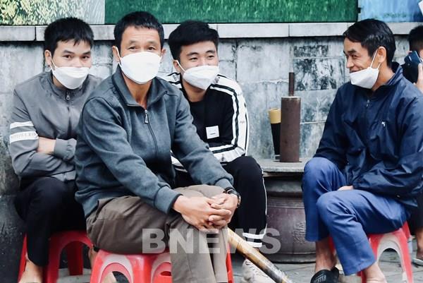 Người Hà Nội "co ro" trong cái lạnh đầu mùa