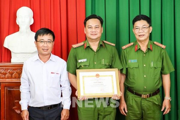 Cần Thơ: Khen thưởng Trưởng Công an phường dũng cảm bắt cướp