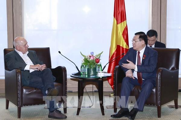 Chủ tịch Quốc hội Vương Đình Huệ tiếp Bộ trưởng Ngân khố bang Victoria và các tập đoàn lớn của Australia
