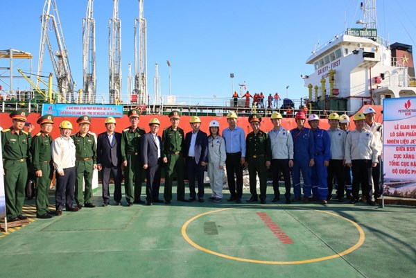 BSR xuất bán 35.000 m3 nhiên liệu quốc phòng đầu tiên