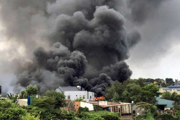 Cháy lớn tại xưởng sản xuất tượng ở Đồng Nai