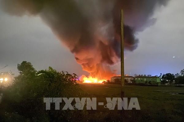 Đà Nẵng: Khống chế vụ cháy kho phế liệu trên quốc lộ 14B