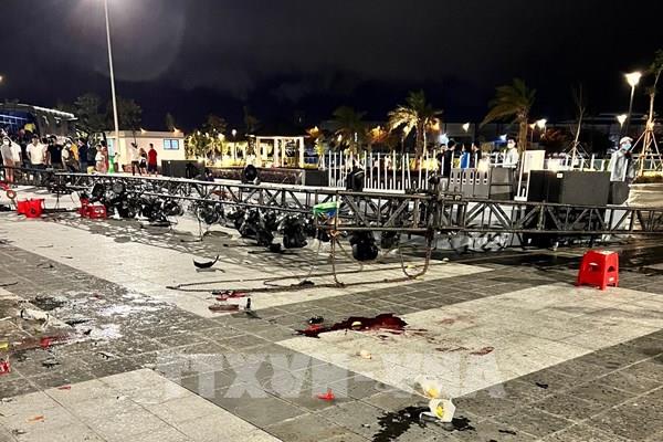 Sập sân khấu chương trình nhạc nước ở Bình Dương, 6 người bị thương