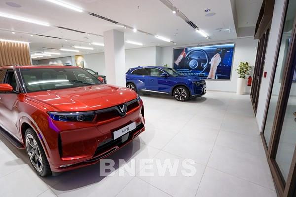 VinFast đồng thời khai trương 2 cửa hàng đầu tiên tại Đức và Pháp