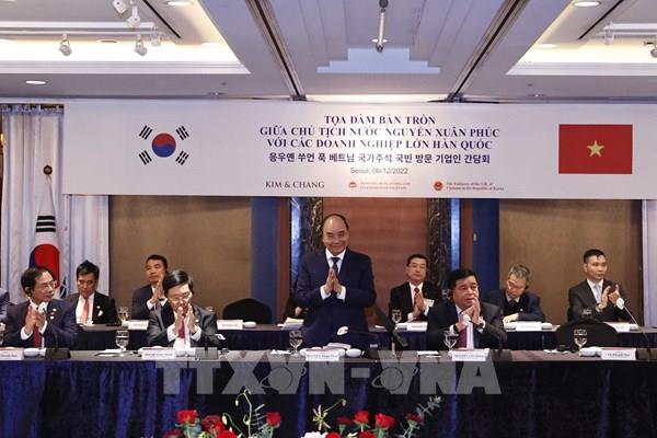 Chủ tịch nước Nguyễn Xuân Phúc tọa đàm với các tập đoàn, doanh nghiệp lớn của Hàn Quốc