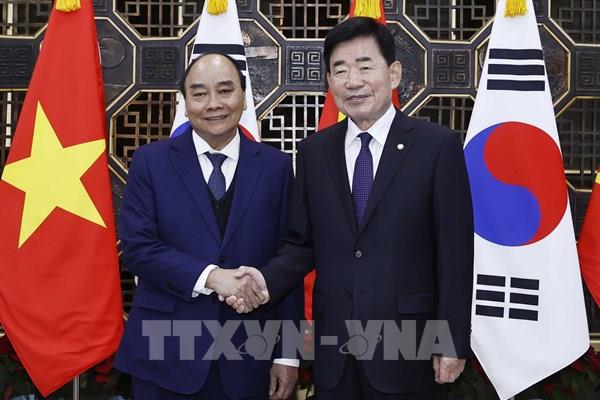 Chủ tịch nước Nguyễn Xuân Phúc hội kiến Chủ tịch Quốc hội Hàn Quốc