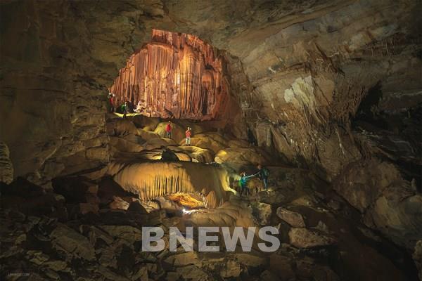 Hành trình khám phá hang Hung Thoòng ở Quảng Bình