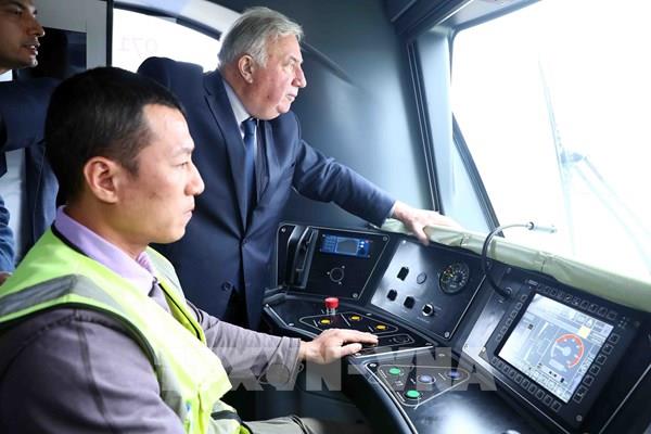 Chủ tịch Thượng viện Pháp thăm tuyến đường sắt đô thị đoạn Nhổn - ga Hà Nội