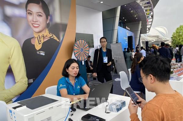 Vietnam Airlines kích cầu du lịch tại Hội chợ VITM Đà Nẵng 2022