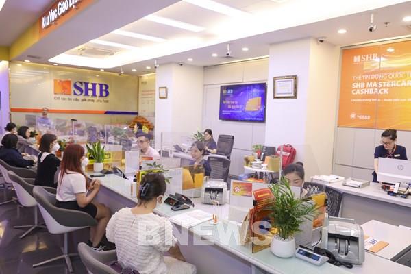 Làn sóng giảm lãi suất cho vay dịp cuối năm tiếp tục lan rộng