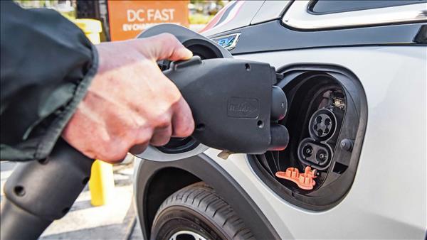 Chính phủ Canada đặt mục tiêu xe điện chiếm 60% doanh số bán ô tô vào năm 2030