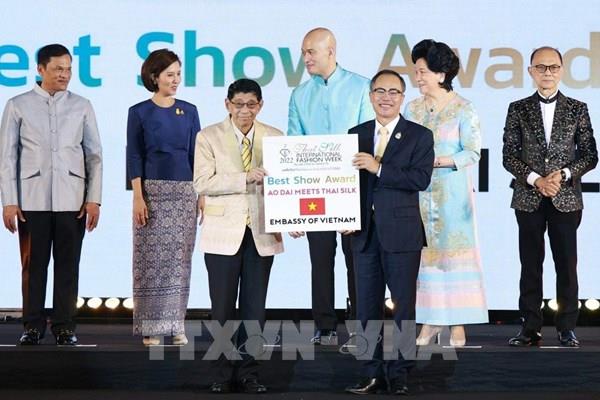 เวียดนามคว้ารางวัลใหญ่ในงาน Thailand International Silk Fashion Week