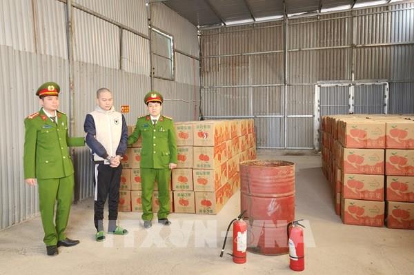 Bắt giữ đối tượng tình nghi trong vụ án thu giữ gần 7 tấn pháo nổ