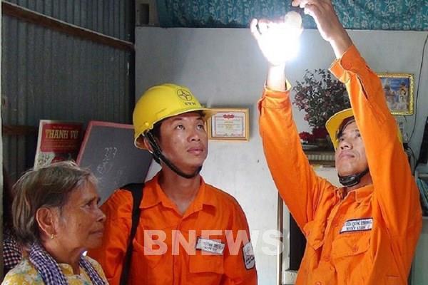 EVN đồng hành cùng khách hàng sử dụng điện an toàn, tiết kiệm và hiệu quả