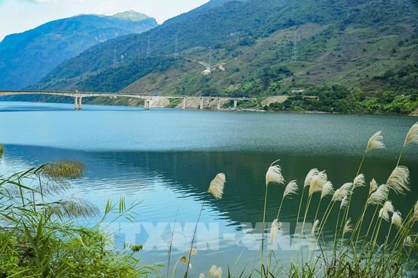 Vẻ đẹp sông nước thị xã Mường Lay (Điện Biên)