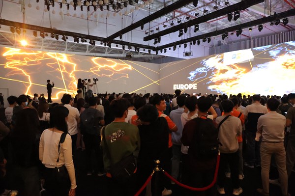 Sự kiện công nghệ lớn nhất năm của FPT thu hút hàng nghìn lượt khách