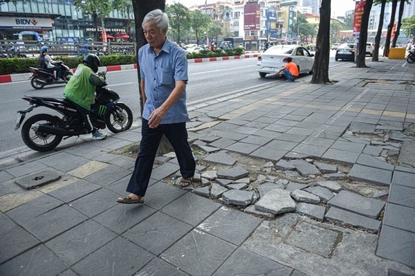 Hà Nội chấn chỉnh quản lý lát đá vỉa hè sau đầu tư