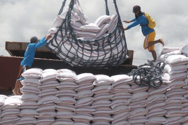 Indonesia nhập khẩu gạo từ Việt Nam và Thái Lan để bình ổn thị trường