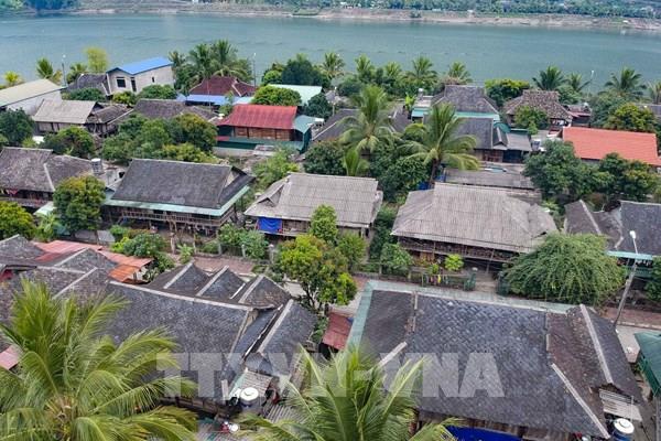  Phố nhà sàn mái đá ở Mường Lay (Điện Biên)